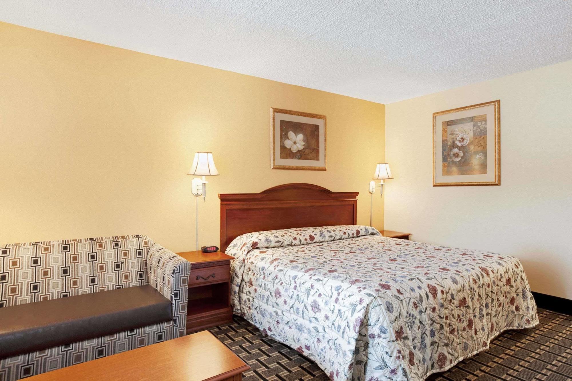 Knights Inn Mount Laurel Exterior photo